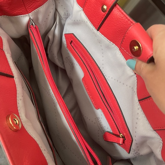 Aimee Kestenberg Gorgeous Coral Leather Handbag - Picture 4 of 11